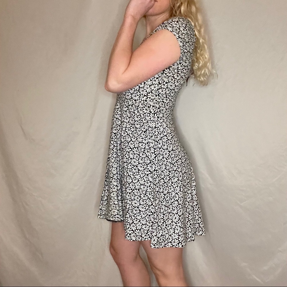 Black and white floral dress - Picture 3 of 4